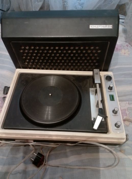 Проигрыватель советский