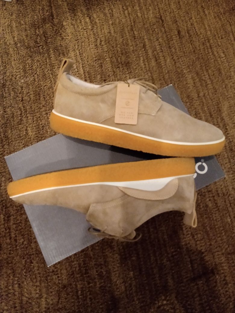 Pantofi din piele noi, Ecco.