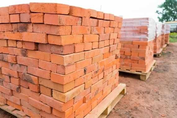 Кирпич одинарный по 155 тенге и также полуторный забутовочный