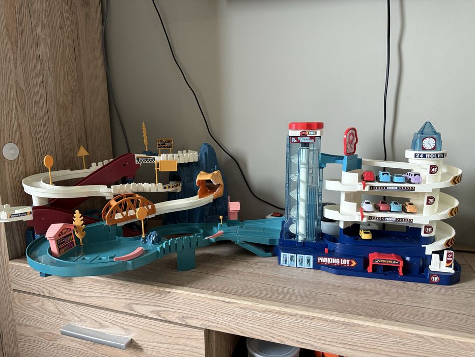 Большой автотрек + паркинг с машинками