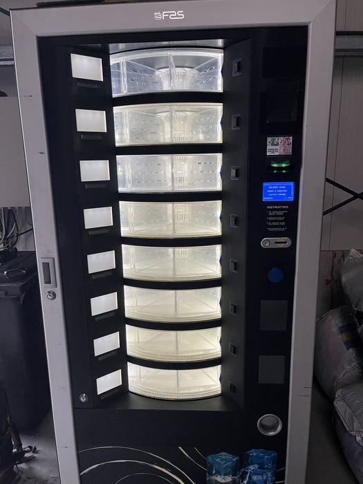 Aparat automat sandwich salate prajituri diverse alimente