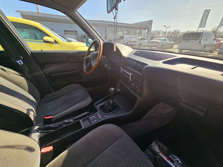 BMW 525i E34 – 1989 – aer condiționat  Retromobil, stare excelenta