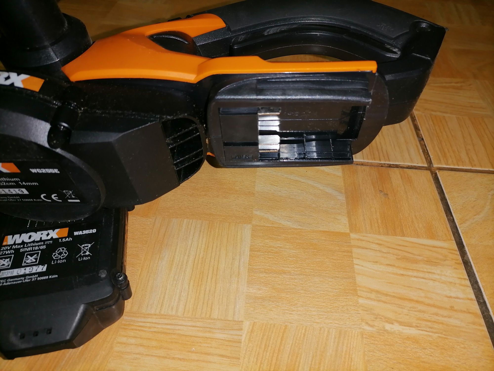 WORX Trimmer cu acumulator