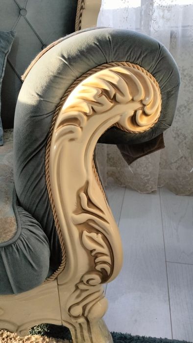 Диван с двумя креслами