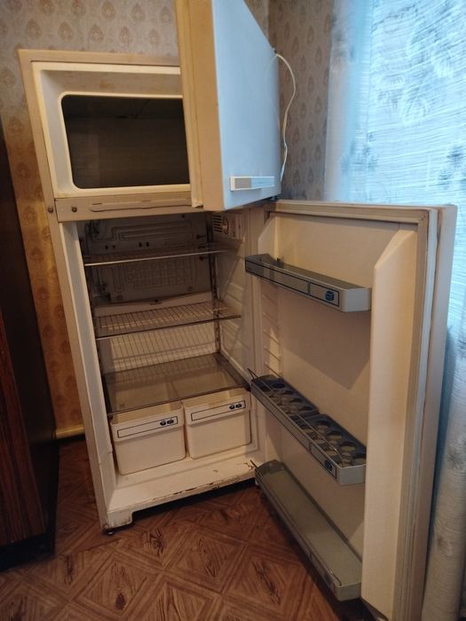 Холодильник двухкамерный