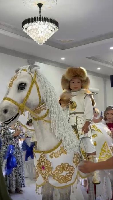 Продам ак тулпар( лошадь) аниматор