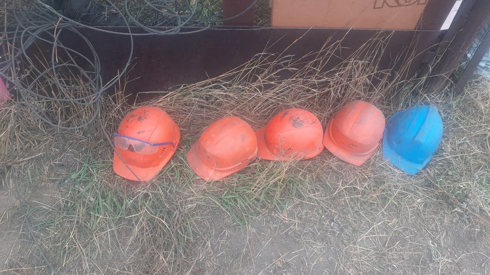 Каски 6шт за все 1000т набор нов гантели штанг пара 20кг 25тыс нов