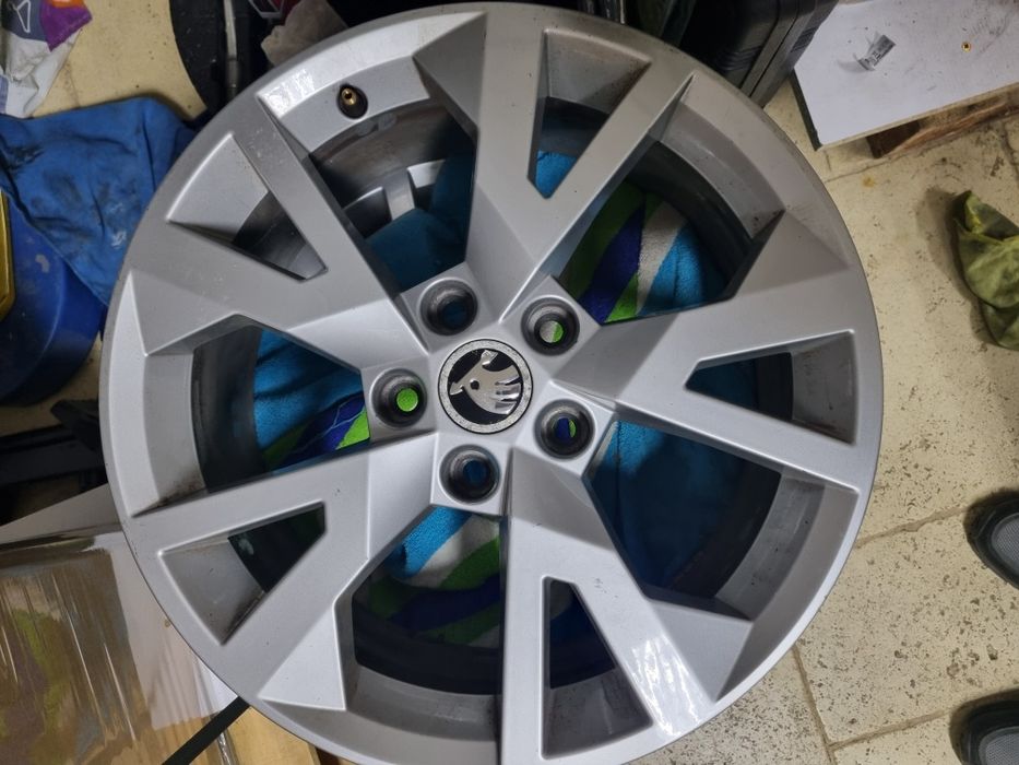 Genti de 17 toli  de Skoda Scout  2016-2020