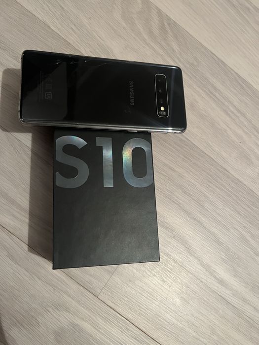 Samsung S10 телефон