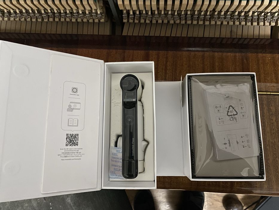 Продам Insta360 Flow (полный комплект)
