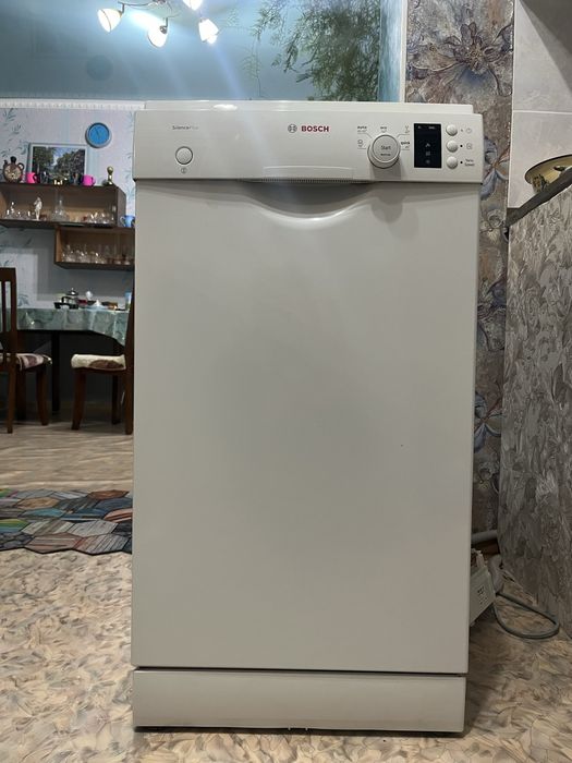 Отдаю за чисто символическую сумму посудомоечную машинку Bosch.