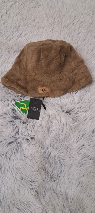 UGG дамска шапка в два цвята НОВА