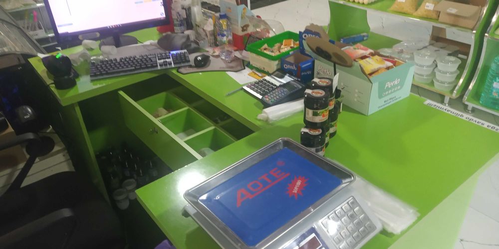 Kassa stol zudlik bilan kelishilhgan narxda sotiladi