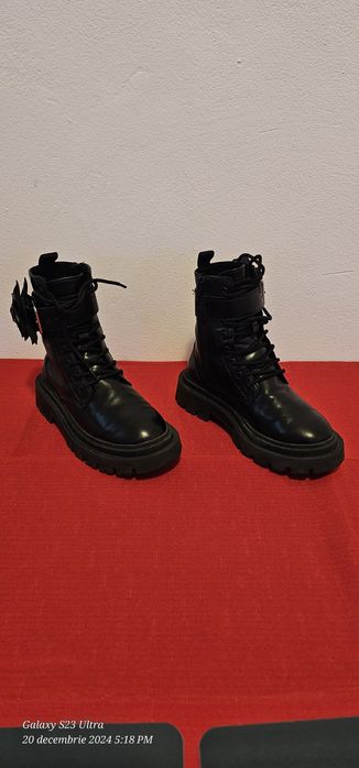 Bocanci copii fata piele de la Zara marimea 31