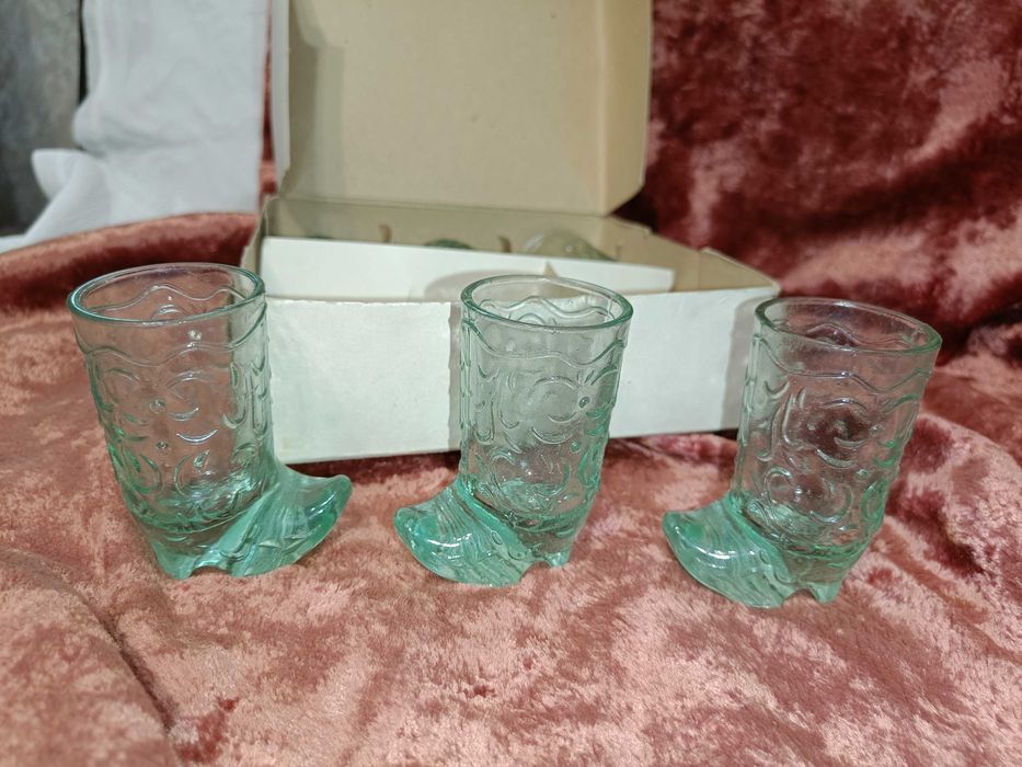 Рюмки оригинальной формы. Сапожок.