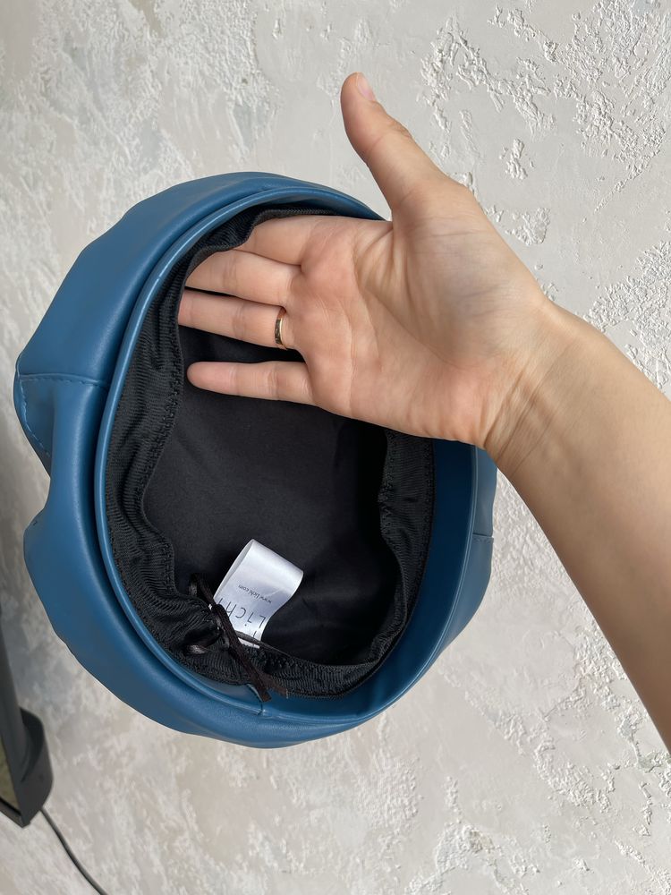 Продам беретку кожаную