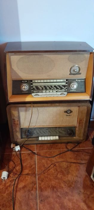 Vand radio cu lampi
