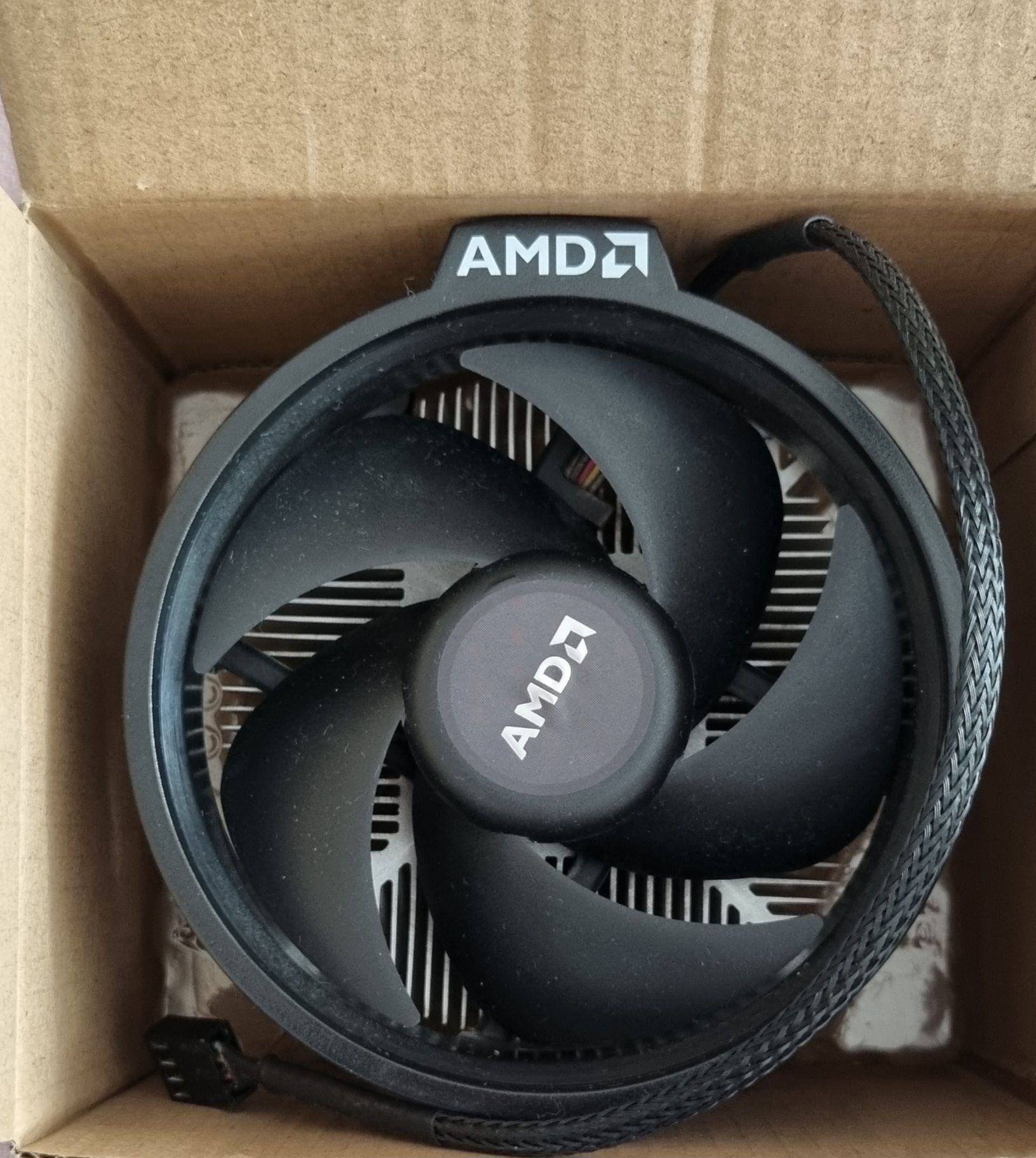 Vând procesor AMD Rayzen 5 1600x și cooler AMD