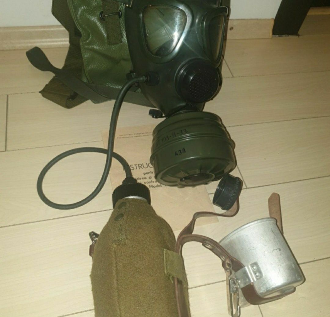 Masca militara de gaze model 85 
Produs nefolosit funcțional
Livrez cu