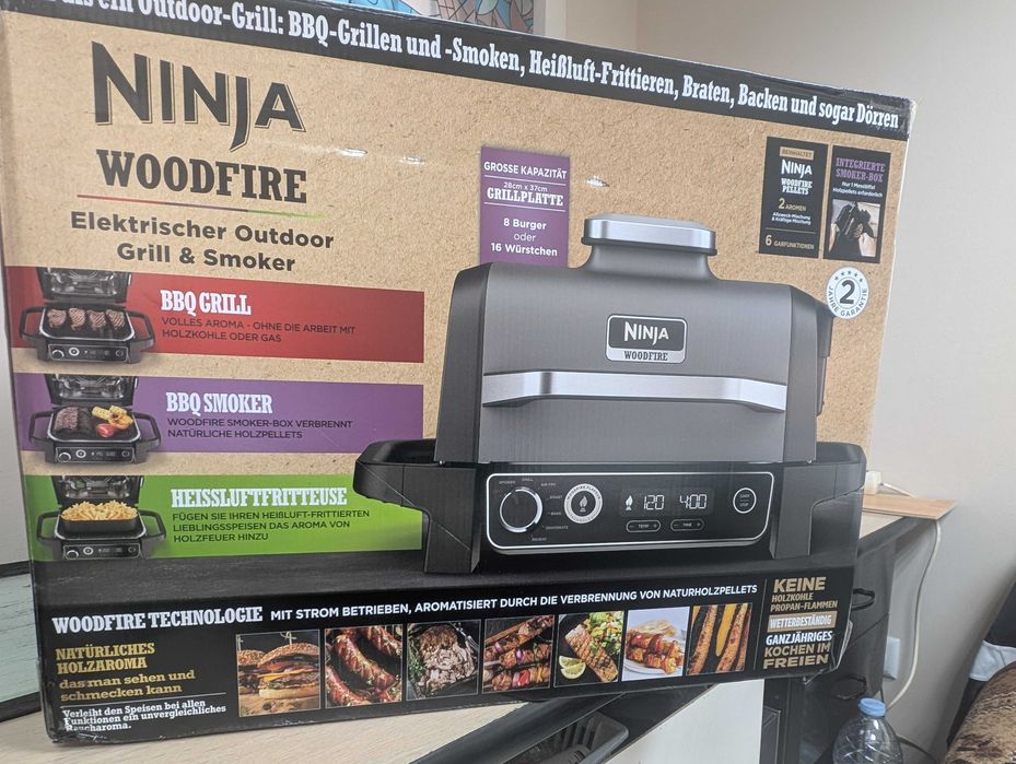 Ninja Woodfire  Електрическо барбекю за къмпинг с пушилня и фритюрник