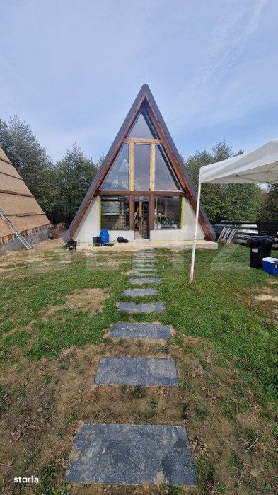 Casa de vacanta tip A- frame -Tohanita, zona superba se vinde la cheie