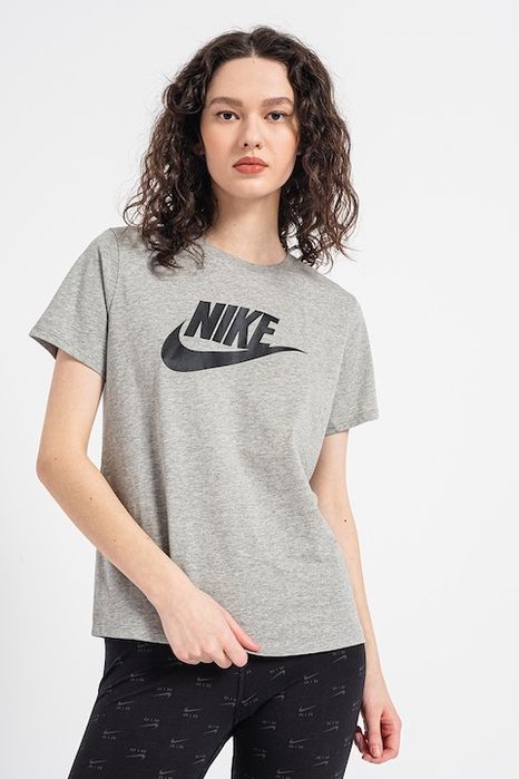 Tricouri Nike & Calvin Klein -- pentru femei cu stil