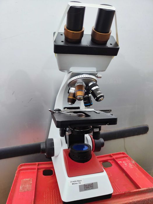 Microscop HUND wetzlar+ 1 set de accesorii microscop