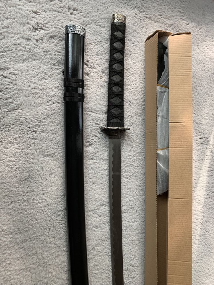 Katana plus suport cadou panoplie sabie rosu sau negru 102cm