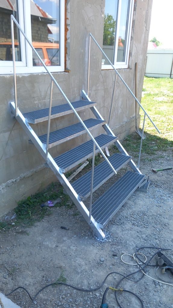 Scări metalice galvanizate la orice demisiune asiguram transport ori u