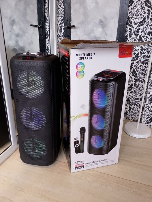 Колона с дистанционно и микрофон