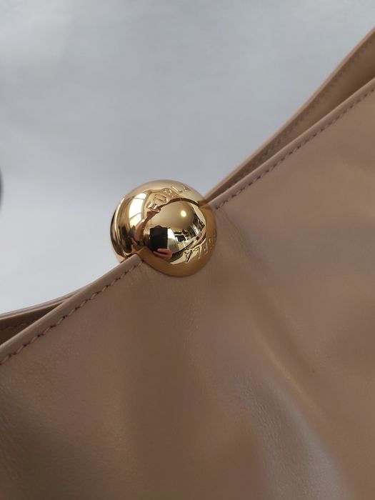 Най-добрите цени за годината!Голяма чанта Furla Grigio Sfera