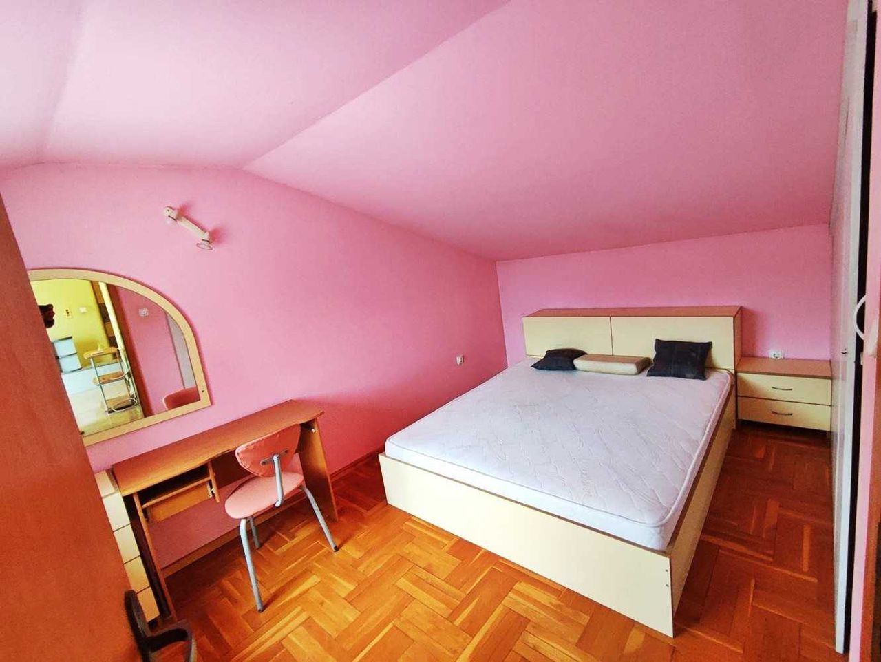 Дава се под наем Тристаен апартамент в София, Хладилника - 95 кв.м за 650 € - Снимка #5