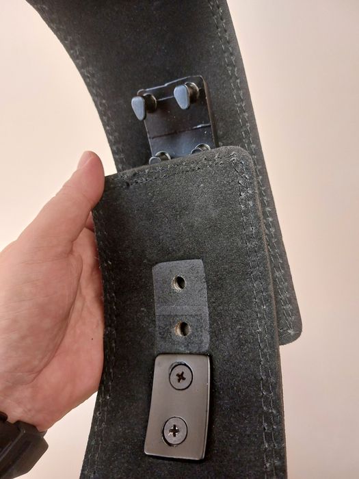 Колан за вдигане на тежести LEVER Black - GymBeam