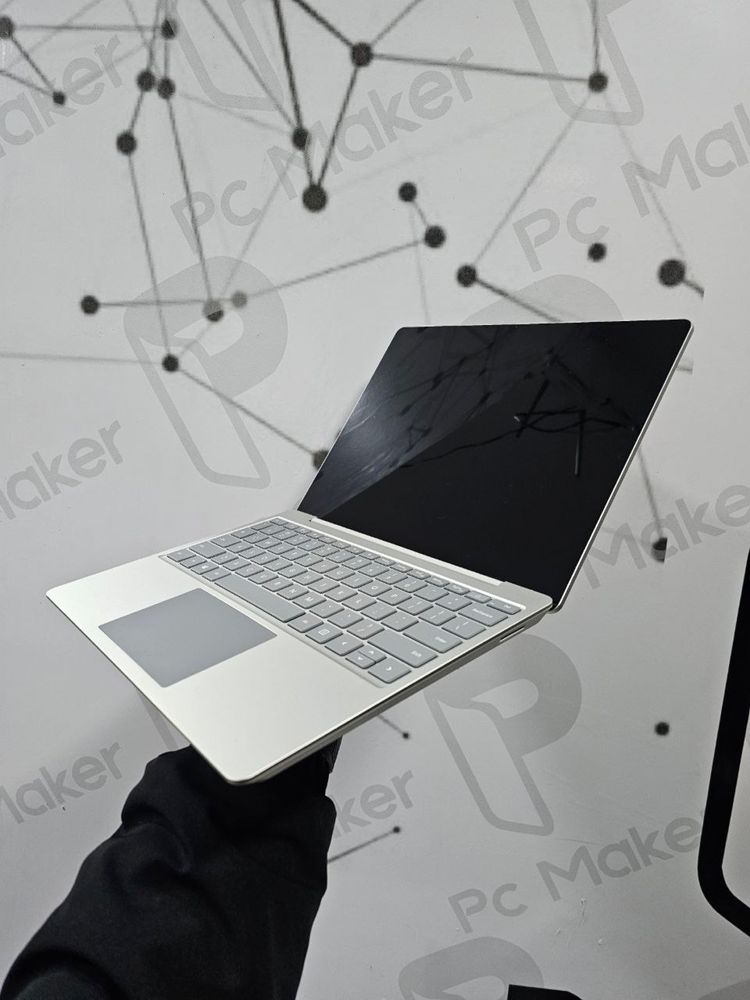 Microsoft Surface Go