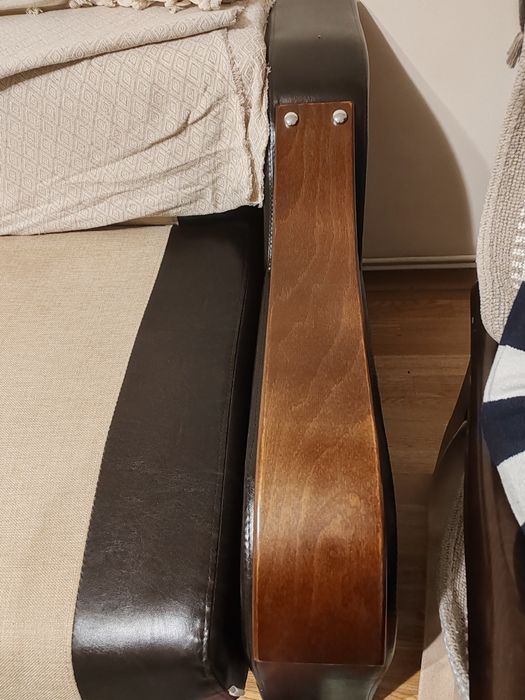 Vând canapea ,extensibila din textil și piele.