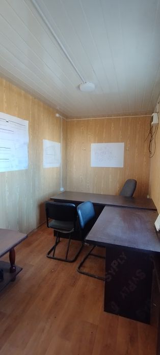 Konteyner - ofis va koʻplab turdagi ish qurollari sotiladi