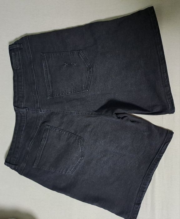 Pantaloni scurti de blugi