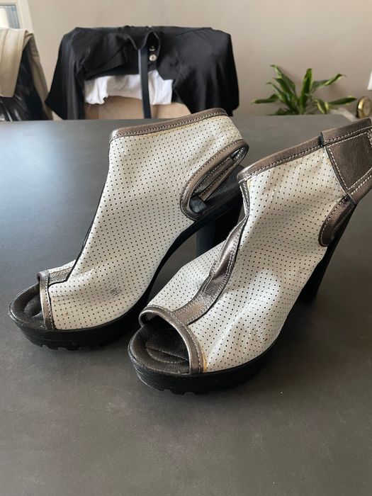 Продавам дамски обувки