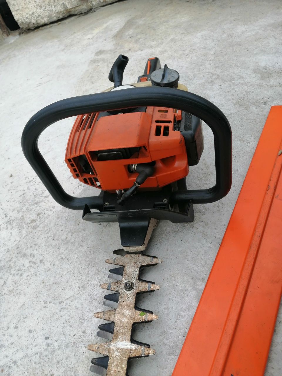 Храсторез за жив плет stihl