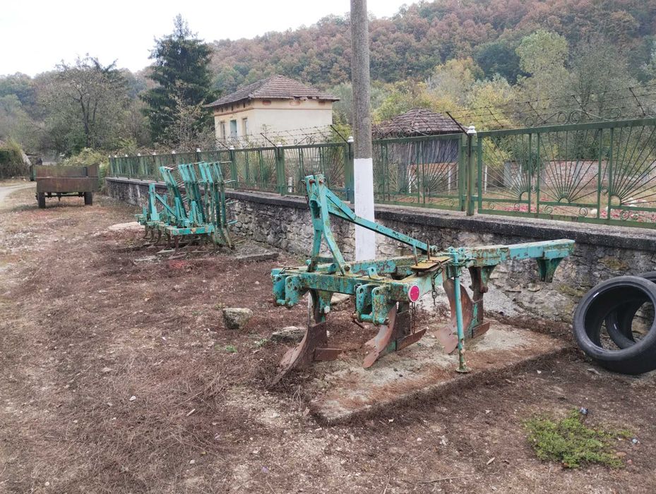 Ремарке ,култиватор и плуг.