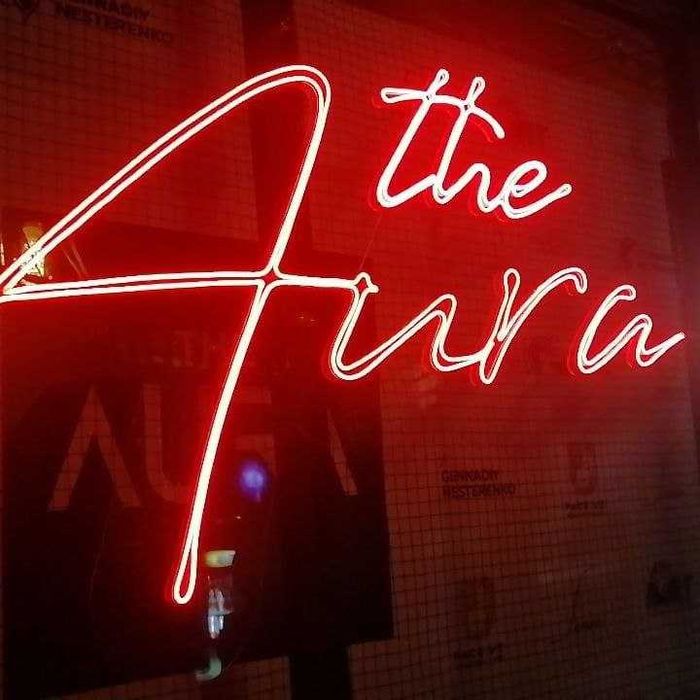 Неониви вывески.