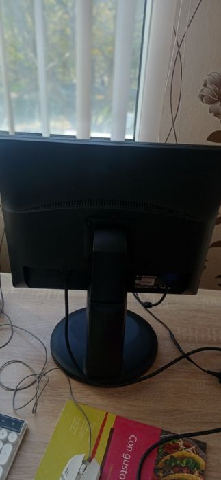 Продавам монитор LG