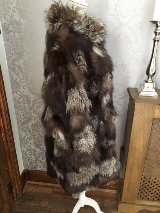 RAFINAMENT !Splendida si ampla ,haina din blana de vulpe.