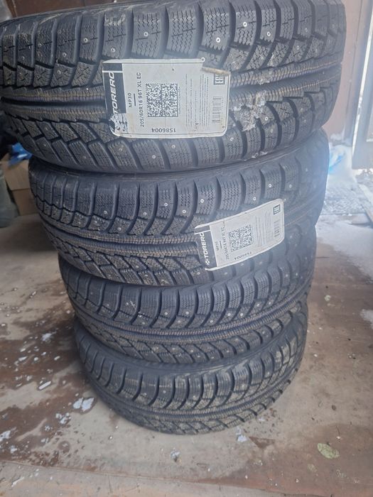 Продам шины зимние шипованные.