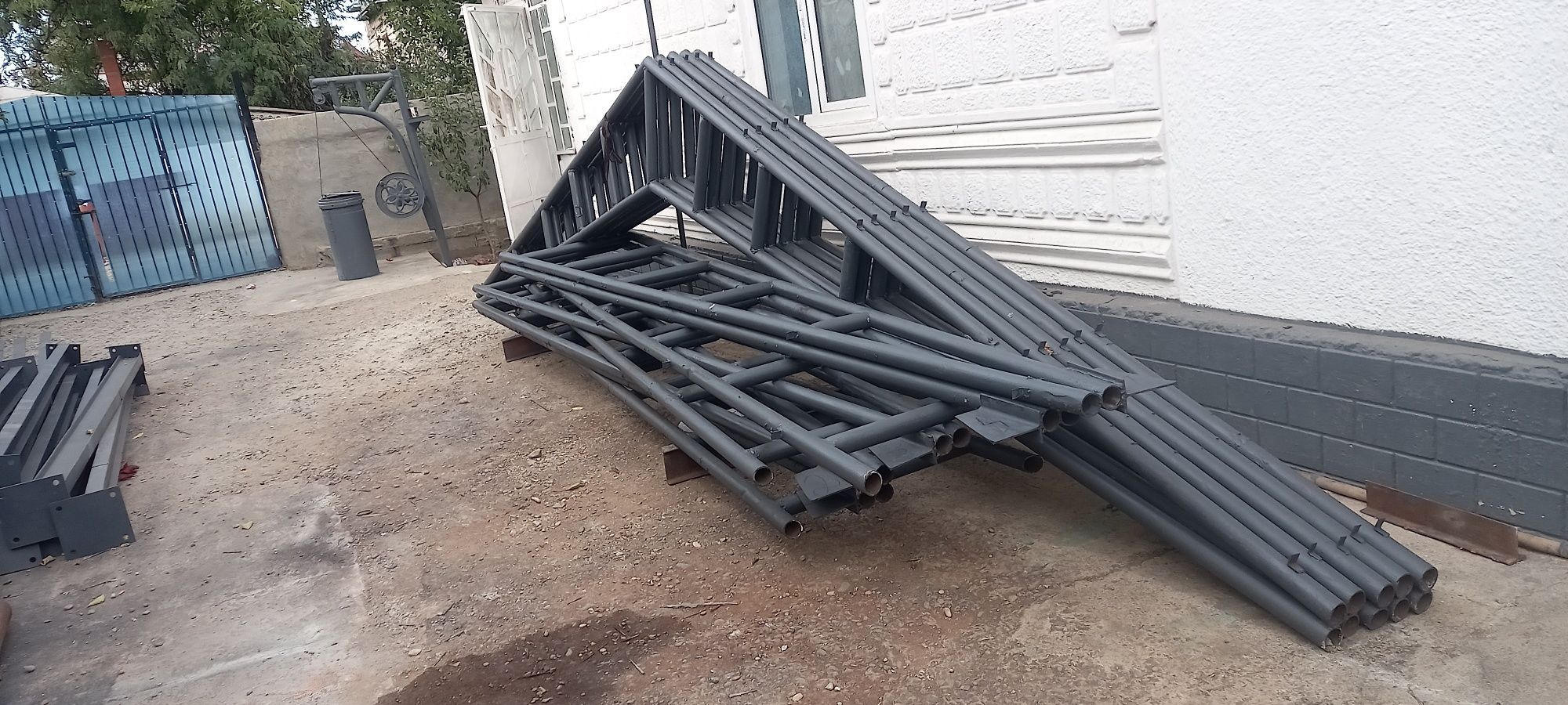 structuri metalice din țeavă sau euro profil