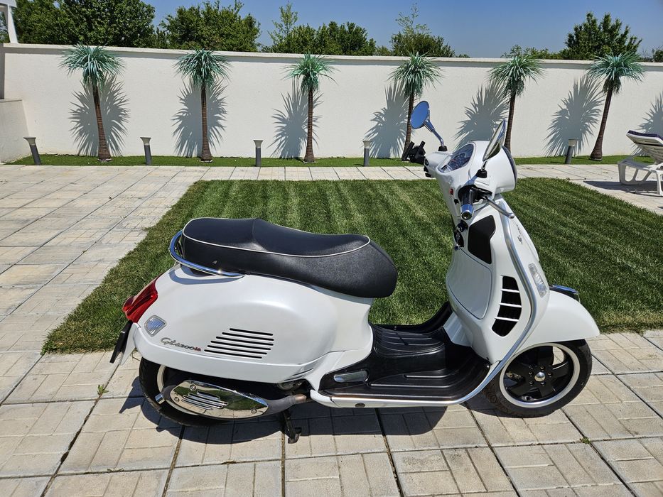 VESPA   300  GTS