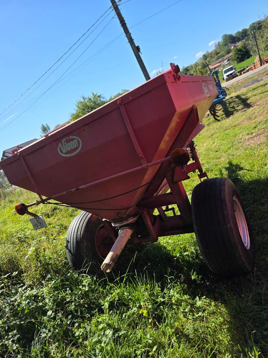 Distribuitor azot tractat 2000 kg mea Azot 2000 kg roti balon mig azot