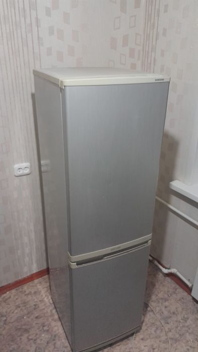 Продам холодильник 25000 тенге