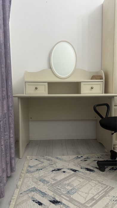 Зеркала стол и чацник