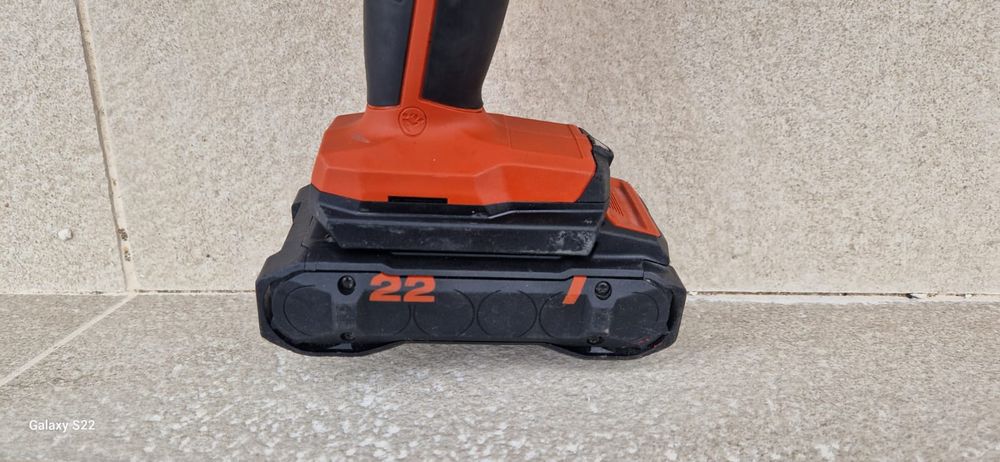 Hilti pistol de silicon pe acumulator